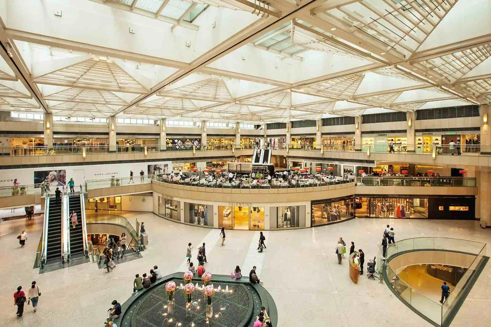 The Landmark — престижный торговый центр в центральной части Гонконга