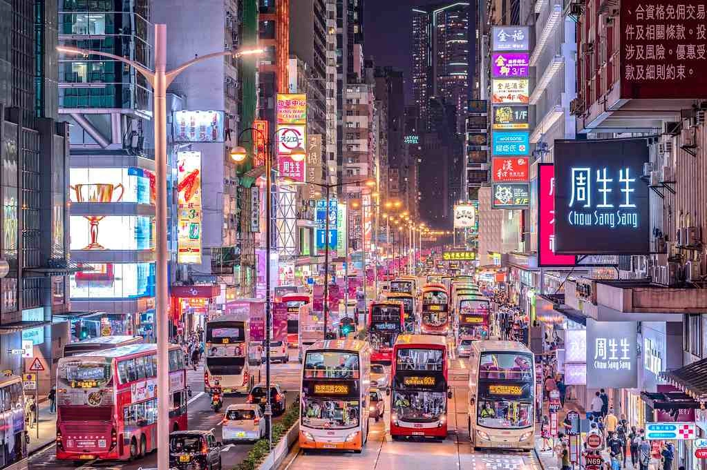Улица Mong Kok — популярное место для шопинга